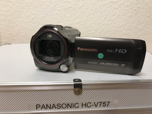 Pana HC V757
